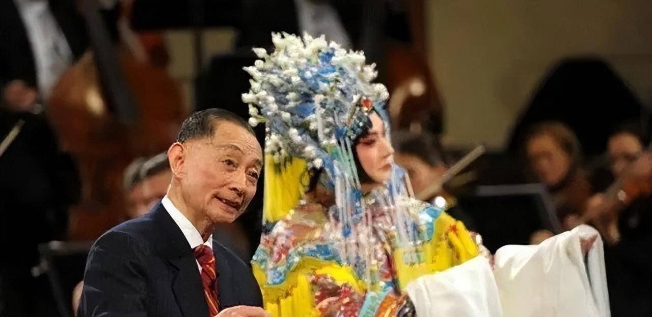 京剧大师梅葆玖评价李玉刚:打着梅兰芳旗号,却是博人一笑的小丑_表演