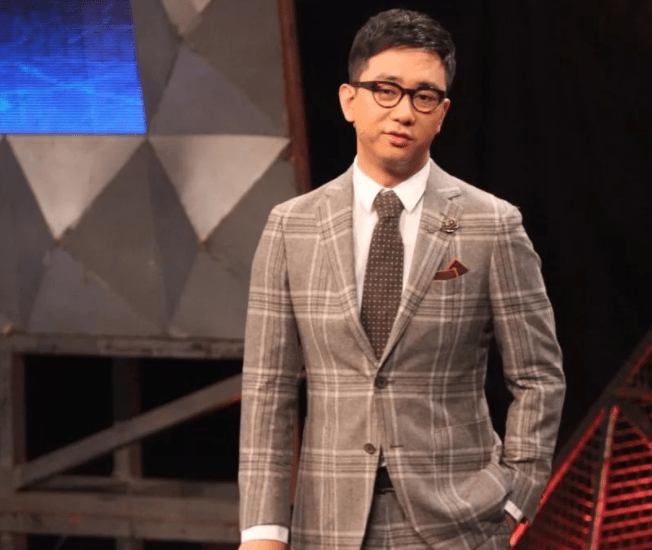 脱口秀一哥王自健的毁灭史,和他背后的凶悍女人_相声_工作_方式