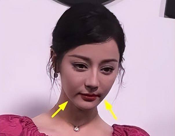 迪丽热巴造型引争议!一身行头超2万,生图嘴唇下垂撞脸悲伤蛙!