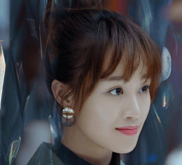 《流光之下》顾星妍为什么入职东辰珠宝?林弈为什么扶植爱莉安娜?