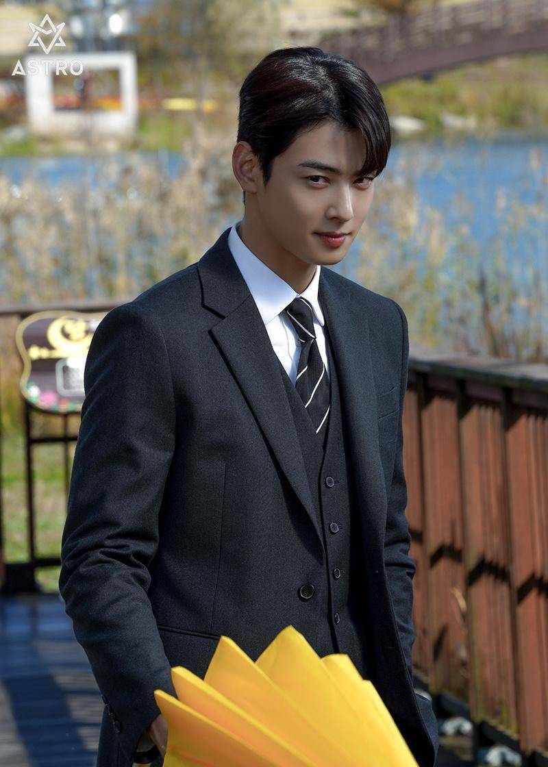 车银优韩剧中变身"打伞男神",网友吐槽公司,提高下修图技术吧