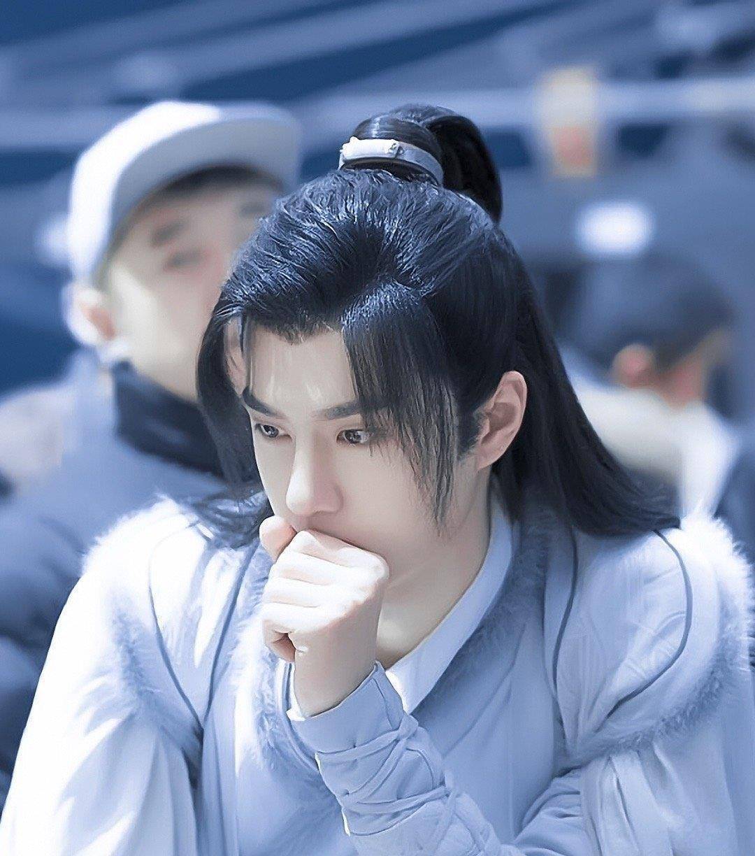 赵丽颖,王一博分获金鹰奖观众喜爱的男女演员奖,有翡cp真的绝!