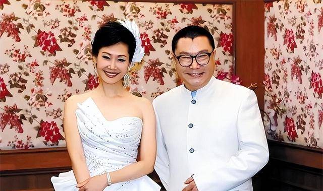 李凡开创了自己的工作室,而于文华则逐渐将生活的重心转移到家庭.