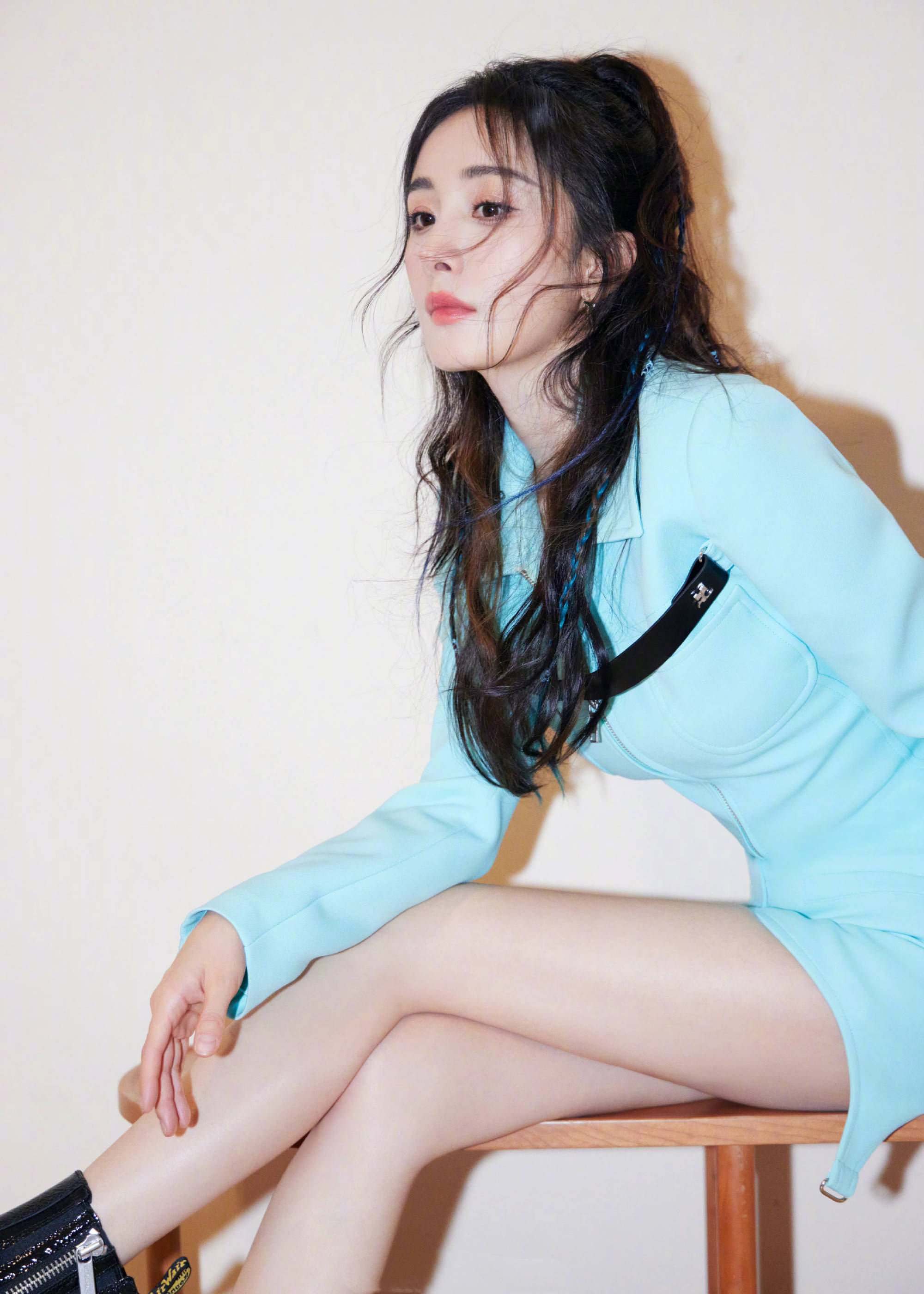 37岁的杨幂身材有多好?"小鸟腿"藏都藏不住!_造型_女性_时尚
