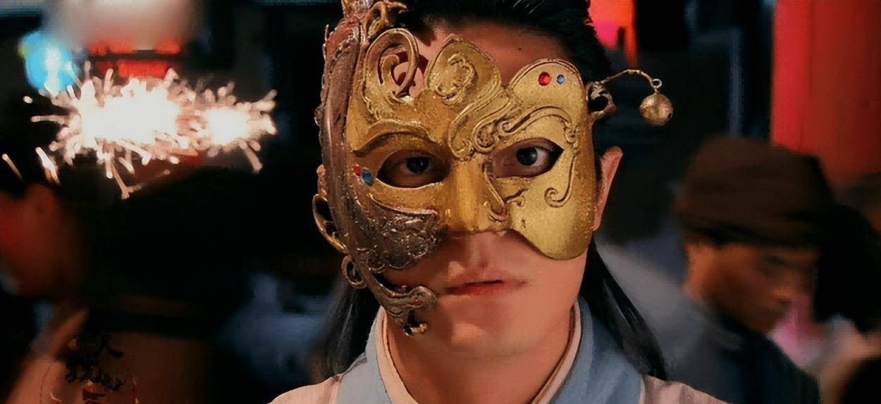 这也许他脸上万年不变的表情有关,让大家对他的颜值有了既定的认知