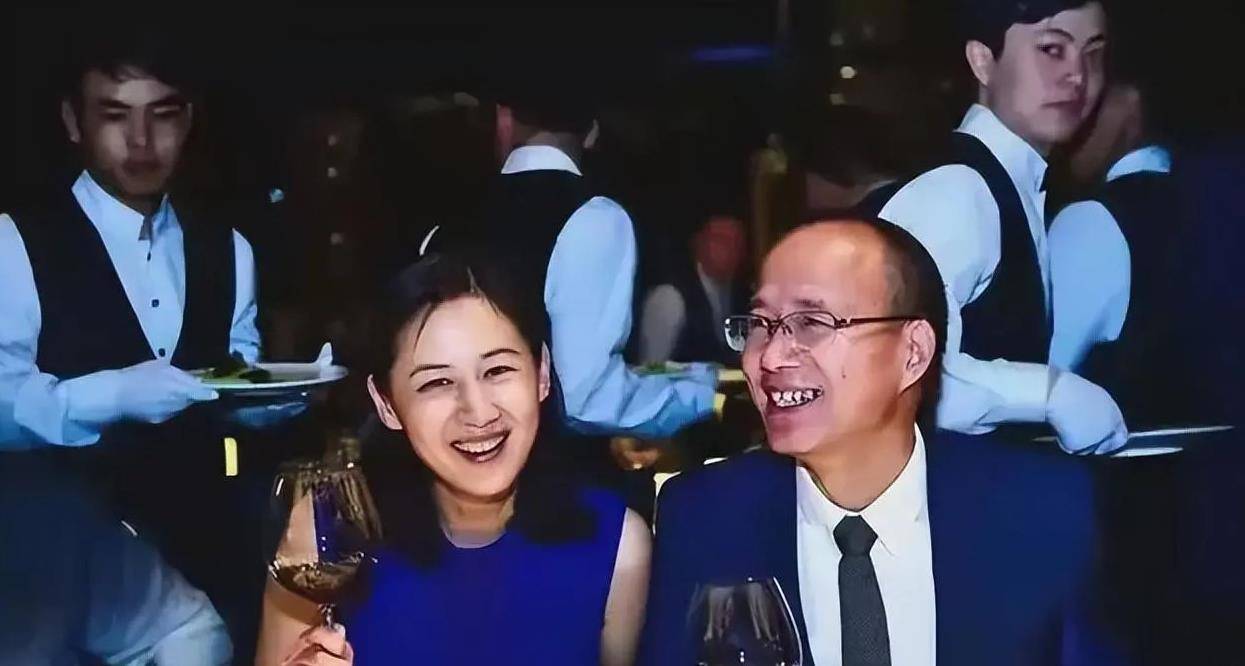 嫁上海首富生3个孩子,52岁越活越从容_王津元_郭广昌_父母