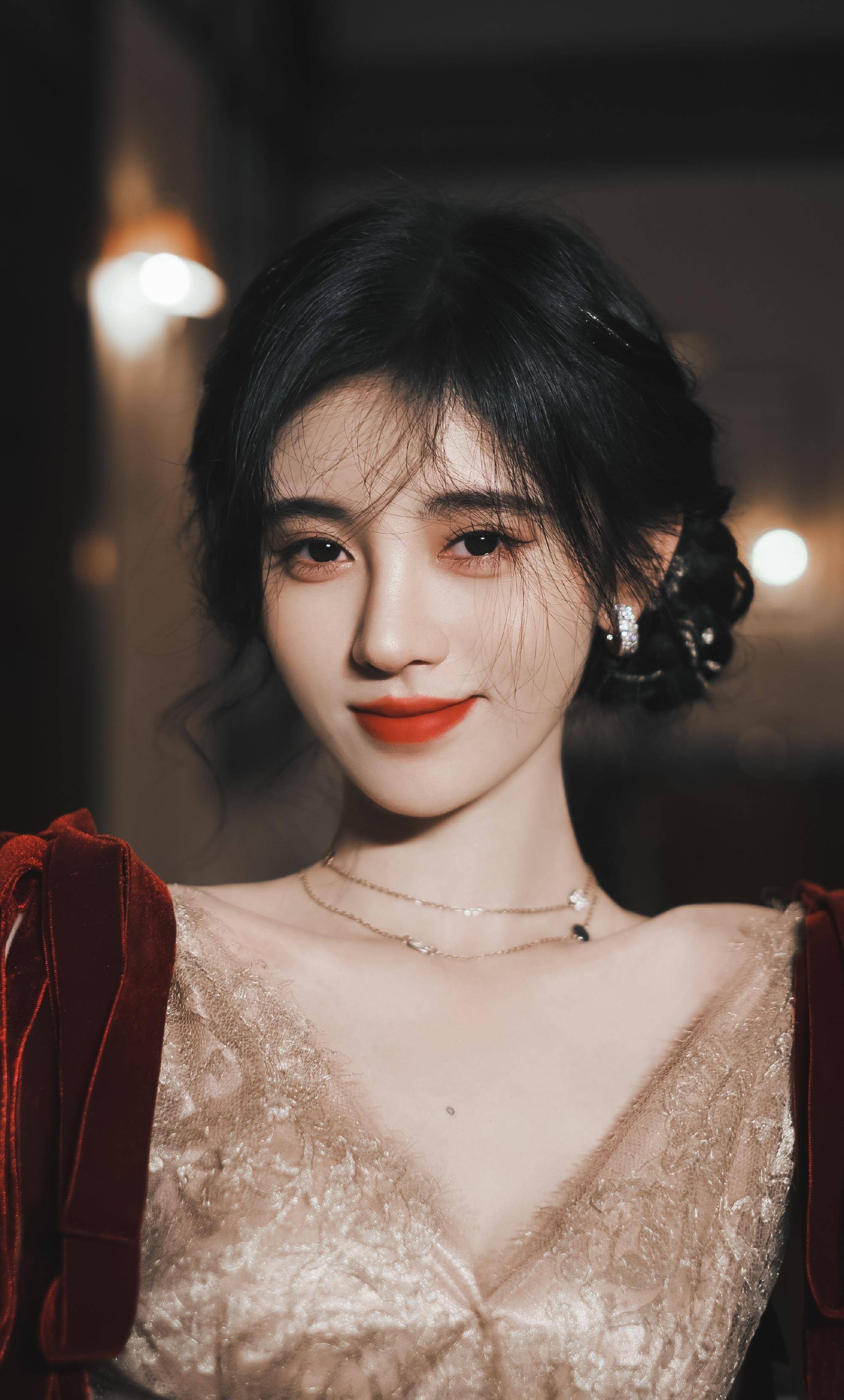 白玉兰颁奖典礼活动现场明星状态,鞠婧祎倪妮造型惊艳,谭松韵曾舜晞