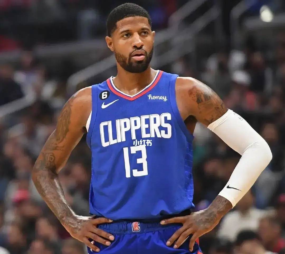 据美国知名记者fw爆料,快船队管理层目前对于球队球星保罗乔治非常的