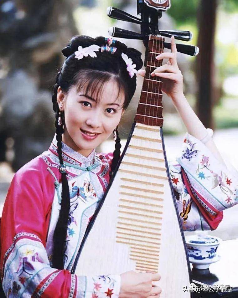 人体模特汤加丽为成名脱衣,丈夫"嫌脏"离婚,父亲将她赶出家门_张旭龙