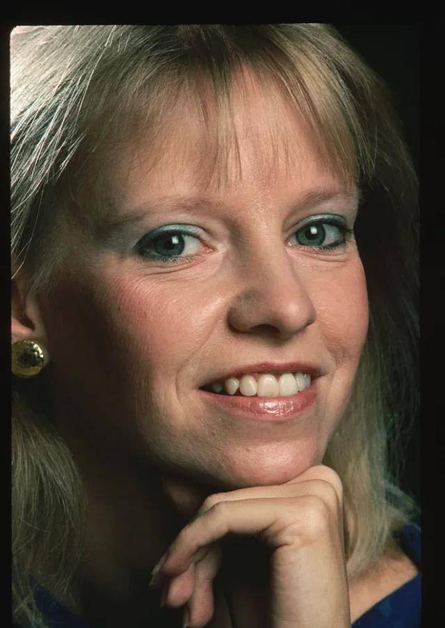 却允许他和年轻美貌的女职员结婚_温布莱德_梅琳达_和安