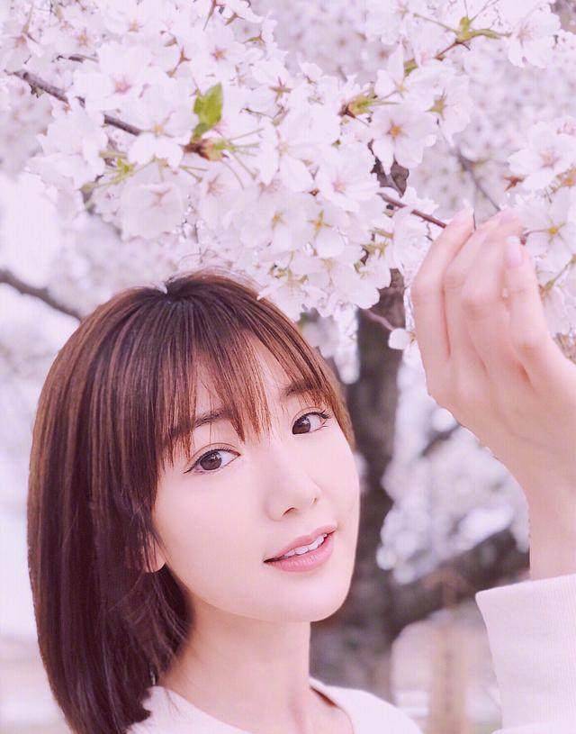 毛晓彤换了一款短发,清爽迷人个性十足,网友:秒变成高校生_造型_发型