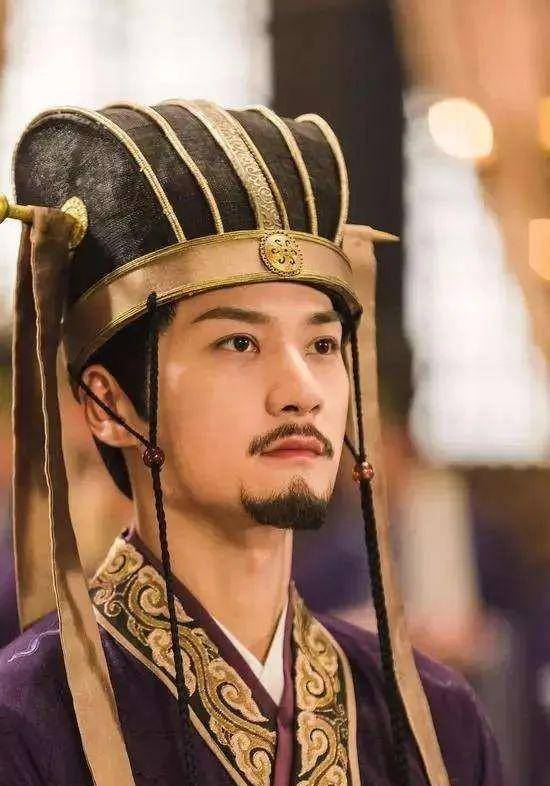 高颎是杨坚建立隋朝的最大功臣,一度位极人臣,为何最终失宠罢官_开府