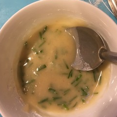 做香酥葱油饼，奶奶有妙招，个个酥脆掉渣，比阿大葱油饼还好吃！(图9)