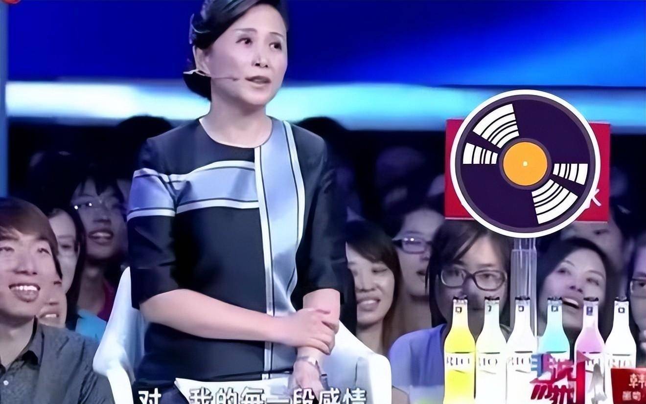 这还是《非诚勿扰》里的导师黄菡吗?