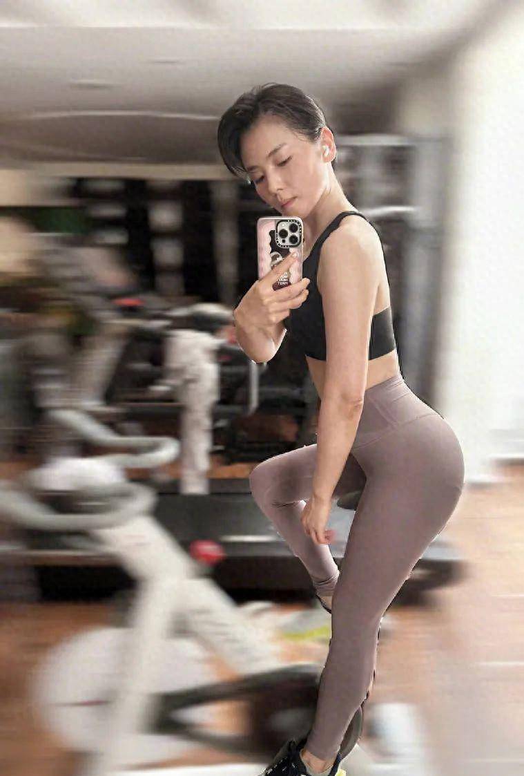 刘涛晒健身照!