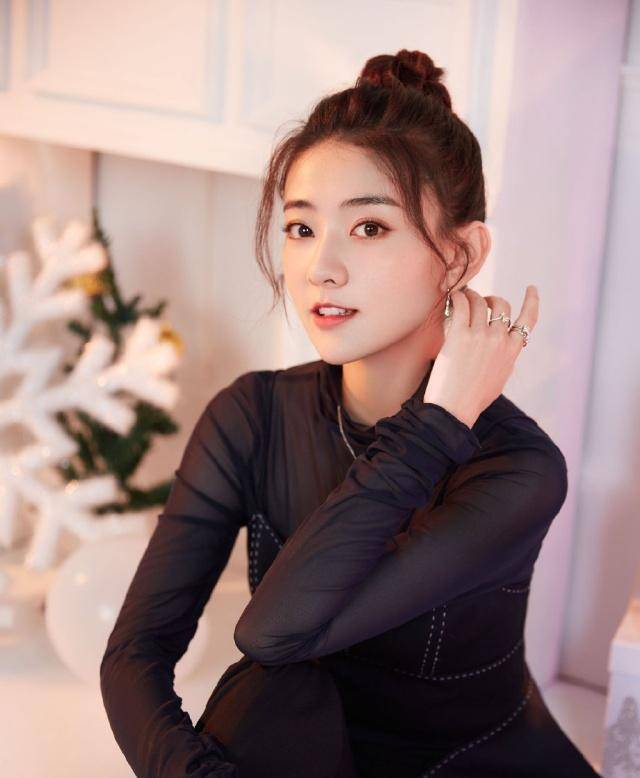 梁洁美呆了,身穿透视裙和邢昭林同框,比八王爷和曲檀儿还有cp感