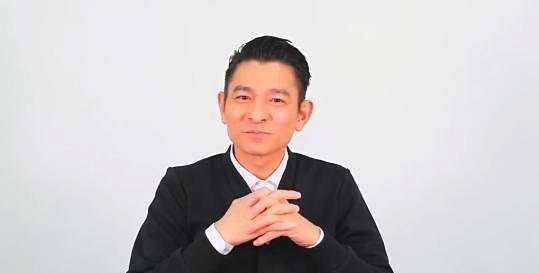 隐婚多年的何炅,背后有一个女人默默付出并支持他,华仔也不例外_王菁