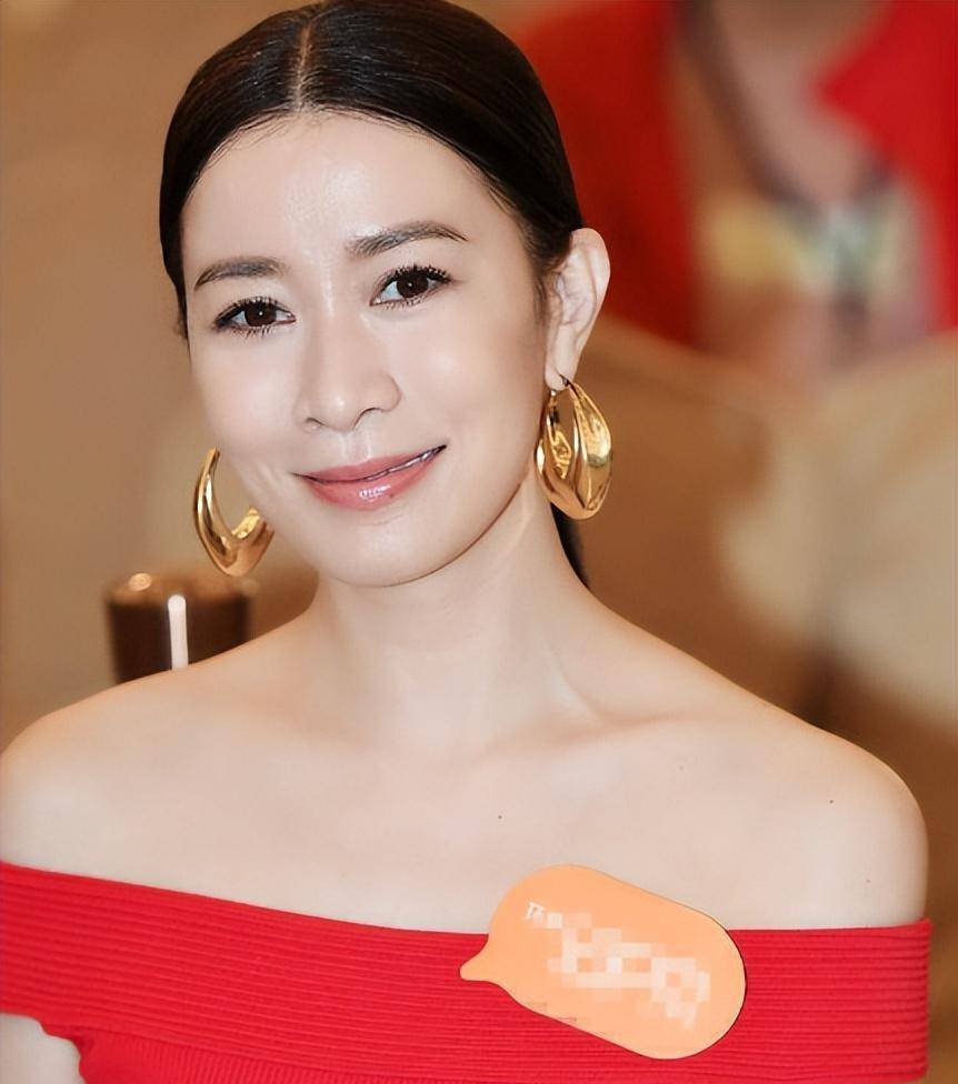 事实证明,48岁"孤身一人"的佘诗曼,活成了人生赢家_陈浩民_郑嘉颖
