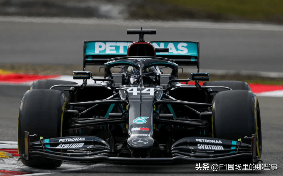 离现在最近的是赛季,当年的梅赛德斯w11被称为是f1有史以来最快的赛车