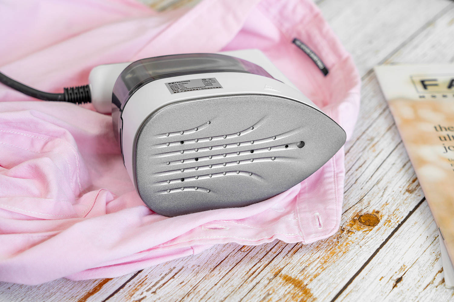 早用上这款挂烫机,咋会熨坏两件千元衬衫,这真是居家必备小神器