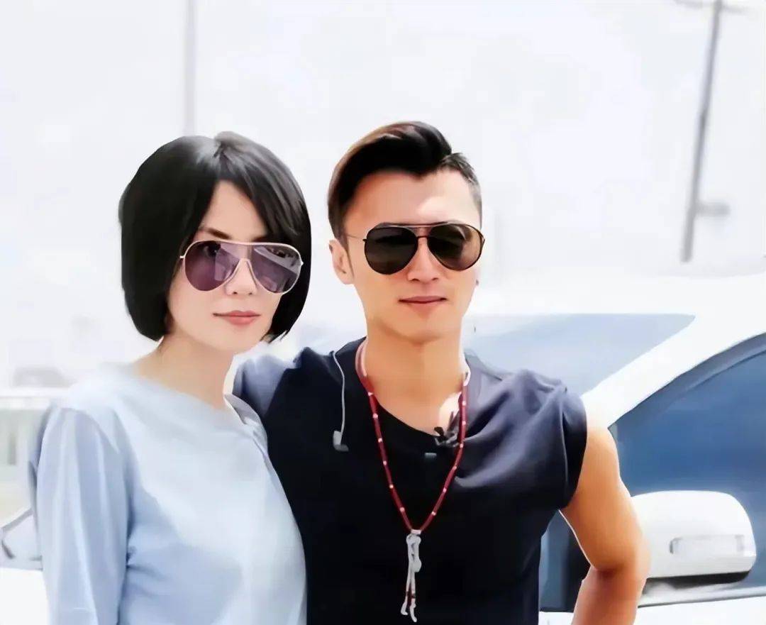 王菲回京为男友庆生,穿宽松卫衣挺大肚,网友猜测:莫非怀孕了?