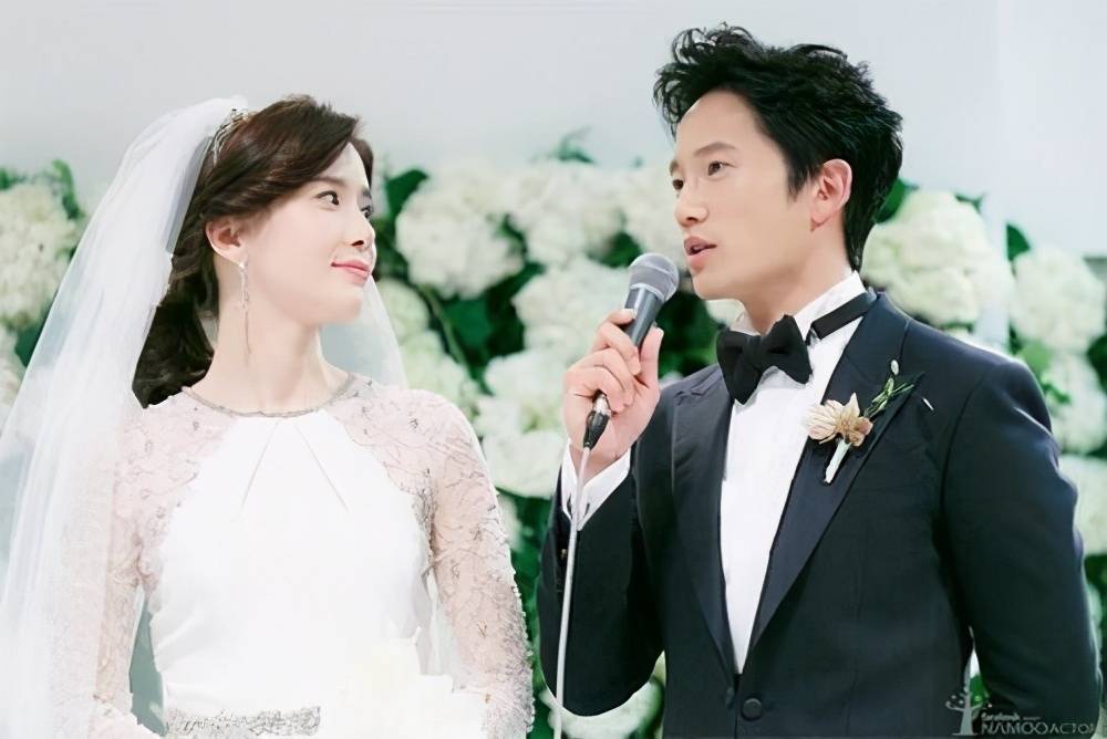 坚决不嫁圈内人的她,与大热男星恋爱7年,如今成圈中最幸福人妻_李宝英