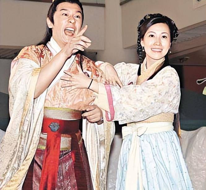 事实证明,48岁"孤身一人"的佘诗曼,活成了人生赢家_陈浩民_郑嘉颖