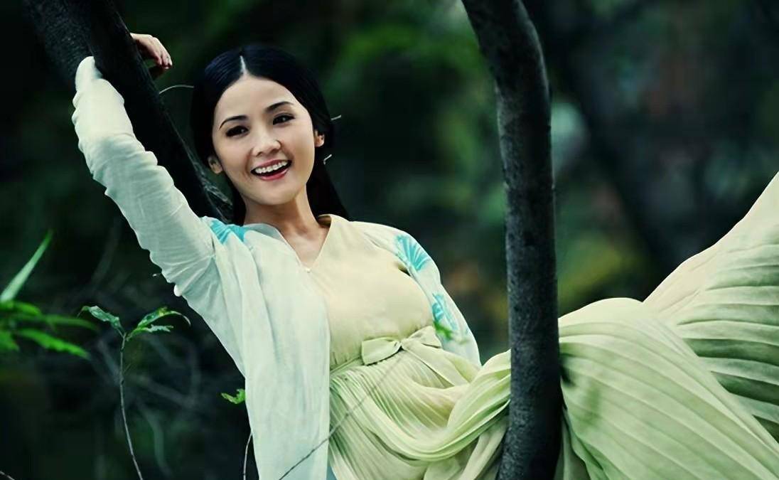 看这6版青蛇,才知妩媚时尚这么演_张曼玉_陈紫函_版本