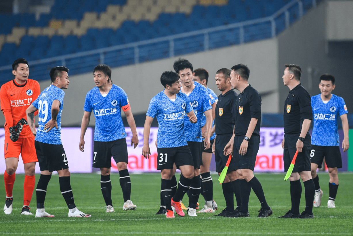 大连队在本赛季一直受制于历史债务,这使得引援和球队建设都受到了