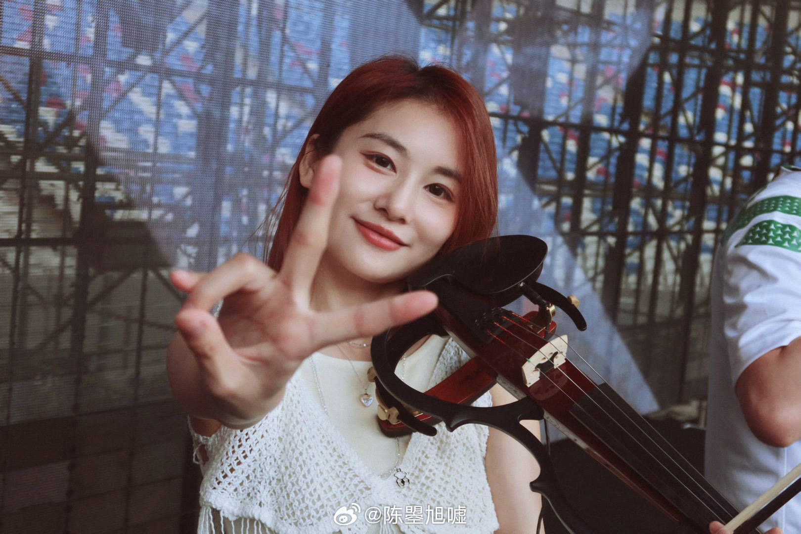 嘘嘘弦涤谥醒胍衾盅г,15岁便登上悉尼歌剧院,演奏《梁祝》;20岁就