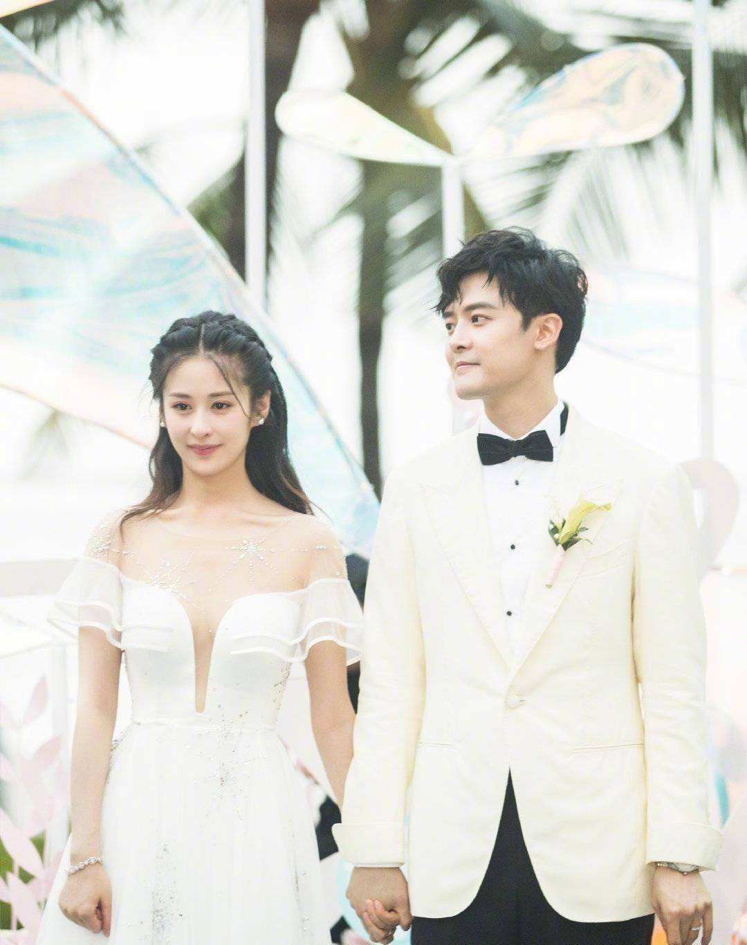 随后,颖儿还分享了妻子付辛博专门为他准备的万元生日礼包.