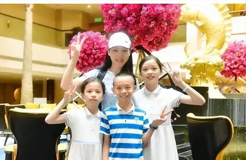 51岁周群晒老公照片,龅牙大嘴鹰勾鼻,怪不得从不公开_郭德纲_节目