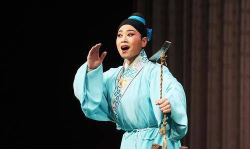 后来,卖油郎来到她家门口叫卖,进到屋内就看到小妾已经没了气息.