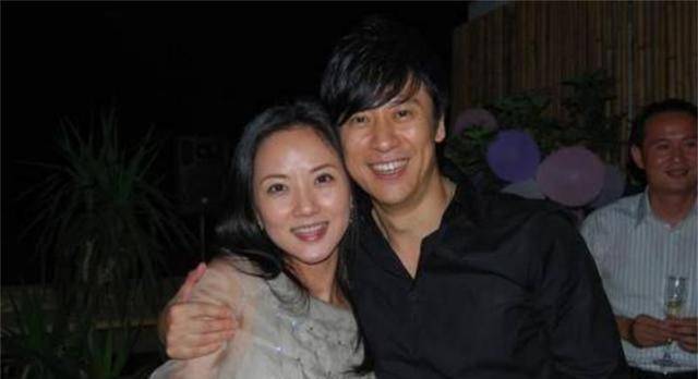 14次登上春晚,被那英暗恋,章子怡求合作,如今52岁身价上亿_谢晓东