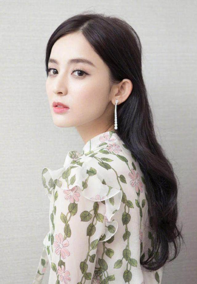 为张翰点赞了,古力娜扎剪短发的新造型已经帅过你了!