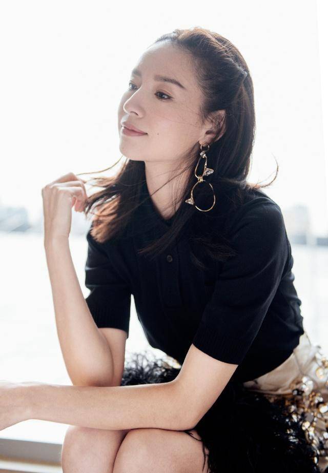 董洁只是戴副眼镜显胖20斤不止!