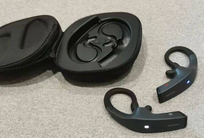 油耳朵适合戴什么类型耳机,对耳朵伤害最小的耳机类型分享