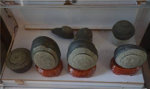 没想到云南农村洗厕所用的"铁胆石"这么值钱,1块就能卖10万!