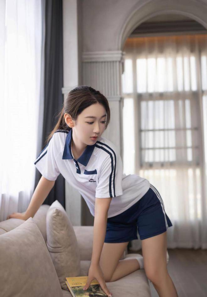 唐安琪的校服照片,清新性感的白袜让你陶醉_女性_组合_黑色