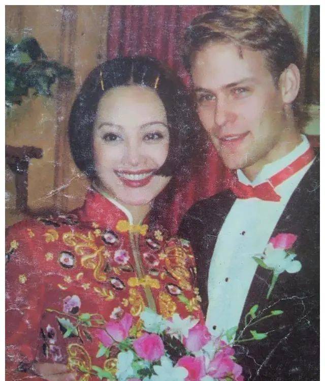 宁静:抢刘晓庆男友,闪婚嫁外国人,第一次见面就敢问公婆要房子_保罗