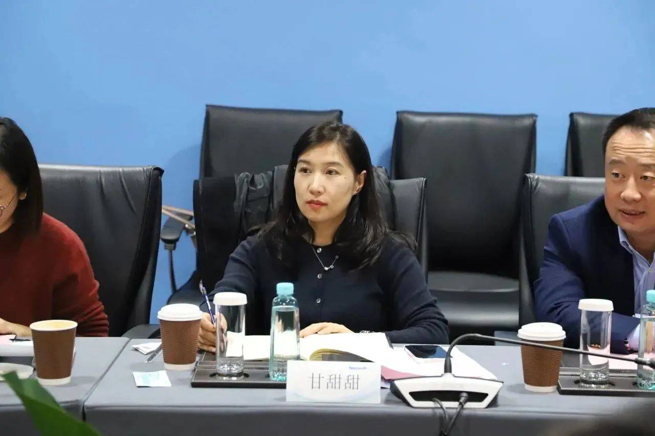 甜第二阶段的"医疗器械产业发展座谈会",省卫健委中医健康处处长刘嵘