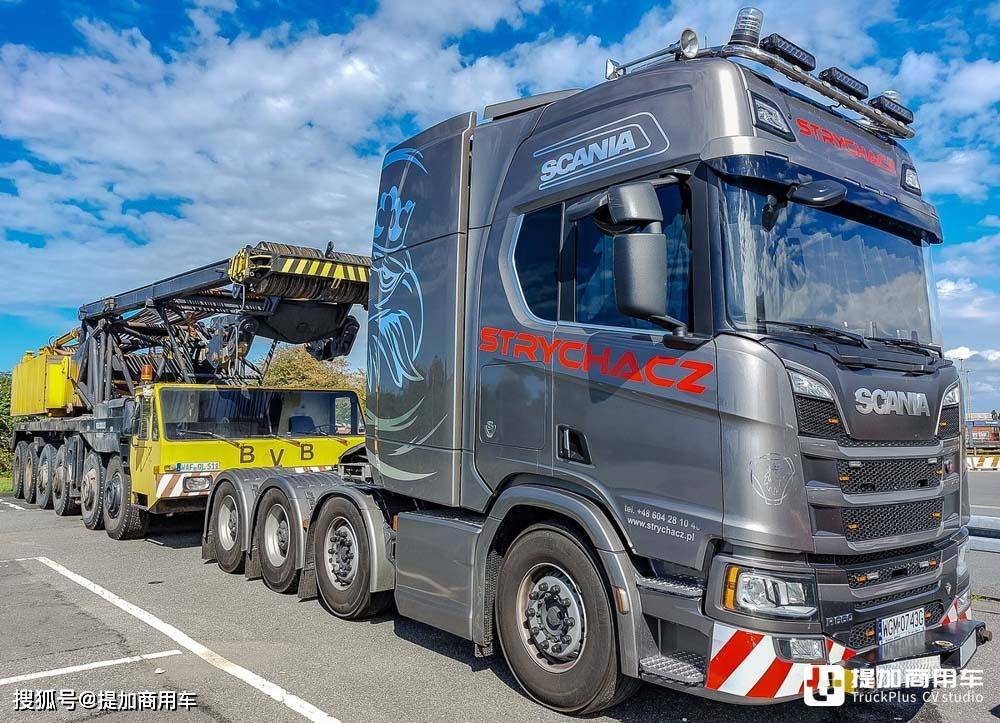 我们文章的主角是一台斯堪尼亚r 660 8x4大件牵引车,来自波兰运输公司