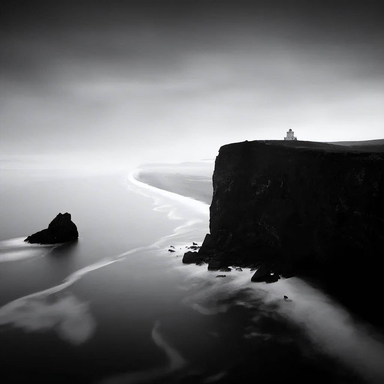 就是极致的简化,画面特别干净,有一种天然的装饰美,形式感特别的强