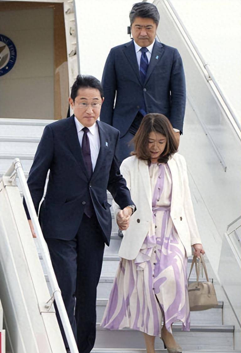 首批夫人人已抵达印度参加g20会议韩国夫人的温柔翻译日本夫人的清爽