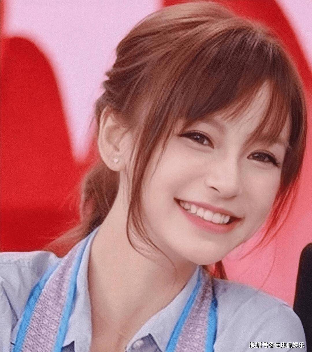 只要一想到,黄晓明不仅是当红偶像,还是娱乐圈的大股东,杨颖就禁不住