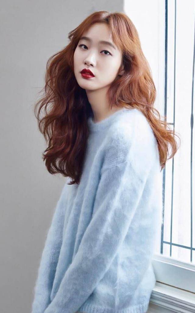 单眼皮韩国女星"金高银",日常私服大分享,戏里戏外都时尚_姐姐_毛衣