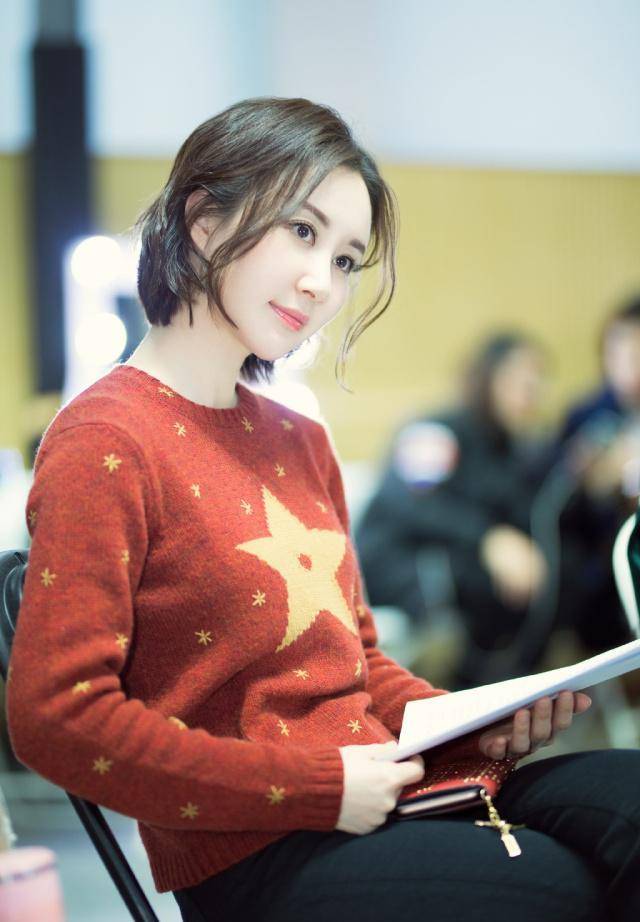 你还真别说,我感觉舒畅剪这样短发造型,还真适合她不过了,如果你不是