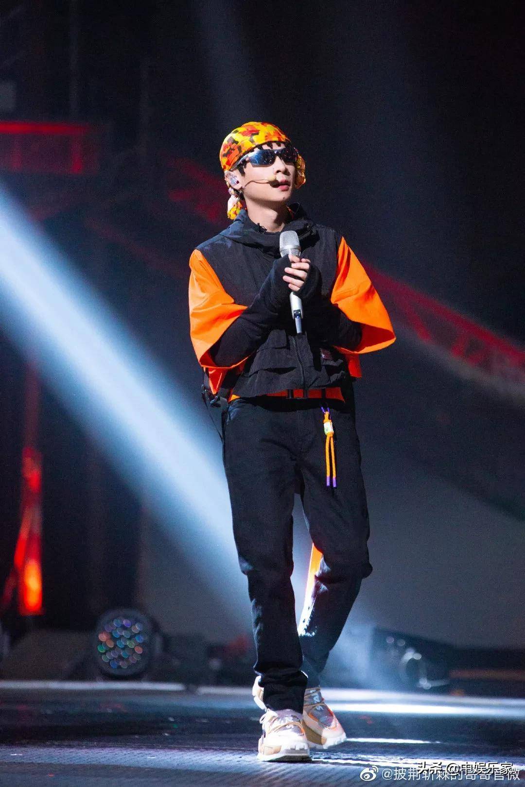 比拼失败,陈小春阵营在权衡利弊之下,李云迪成了炮灰被淘汰,而人气