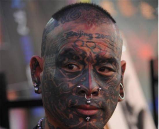 中国最疯狂的三大纹面人:半人半鬼,这个女人让多少男人惋惜!