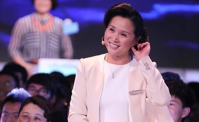 这还是《非诚勿扰》里的黄菡?